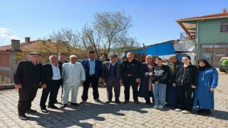 Elecik Mahallesi hac yolcularını dualarla uğurladı