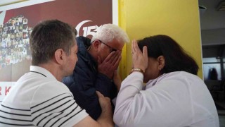Emekliye ayrılan öğretmene duygusal veda: Gözyaşlarına hakim olamadı