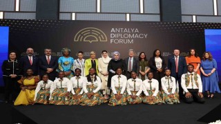 Emine Erdoğandan Ayrışan Dünyada Geleceği İnşa Etmek: Eğitimin Dönüştürücü Gücü paneline dair paylaşım