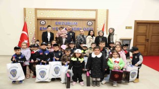 Emniyet müdürünün minik misafirleri