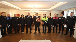 Emniyet mensuplarını makamında ağırladı