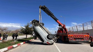 Ercişte otomobille hafif ticari araç çarptı: 5 yaralı