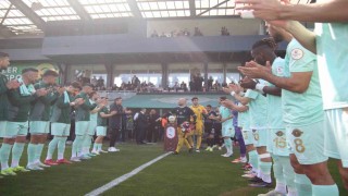 Esenler Erokspor, Süper Lige yükselen Kocaelisporu alkış ve çiçekle karşıladı