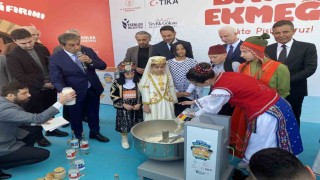 Esenlerde 8 ülkeden gelen çocuklar barış ekmeği pişirdi