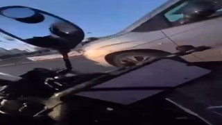 Esenyurtta motosiklet sürücüsünün ölümden döndüğü kaza kamerada