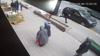 Esenyurtta sokak ortasında kurşun yağdıran zanlının kaçışı kamerada