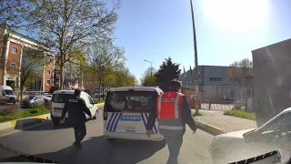 Esenyurtta, trafikte araç sürücüsüyle tartışan polis memuru görevden uzaklaştırıldı