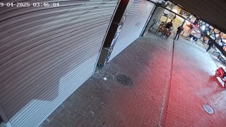 Eşini öldürüp, kızını da yaralayan adamın etkisiz hale getirildiği görüntüler ortaya çıktı