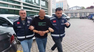 Eşini sopa ile hastanelik eden koca tutuklanıp cezaevine giderken, Bütün arkadaşlardan yardım istiyorum dedi
