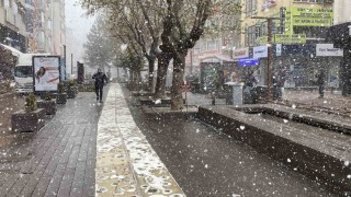 Eskişehir kent merkezinde yoğun kar yağışı etkili oldu