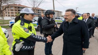 Eskişehir Valisi Hüseyin Aksoy Polis Uygulama Noktasını ziyaret etti