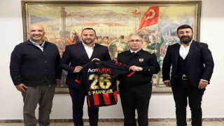 Eskişehirspor yönetiminden İl Jandarma Komutanına ziyaret