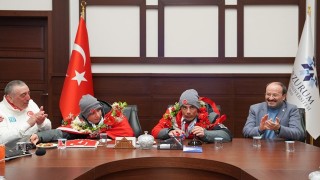 ETÜlü Bingül kardeşler 2025 Zihinsel Engelliler Dünya Kayak Şampiyonasından 3 madalya ile döndü