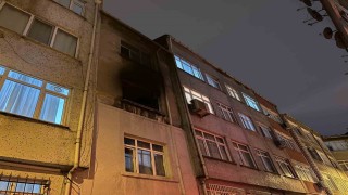 Fatihte 3 katlı binada yangın