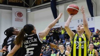 Fenerbahçe Opet, yarı final serisinde 1-0 öne geçti