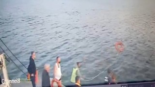 Feribottan baraja atlayan şahıs kurtarıldı