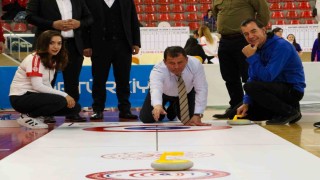 Floor Curling Gençler Grup maçları Kayseride başladı
