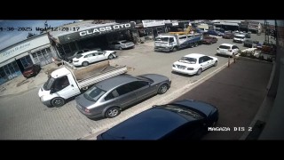 Freni boşalan kamyon geri kaçtı, 4 araca çarparak durabildi