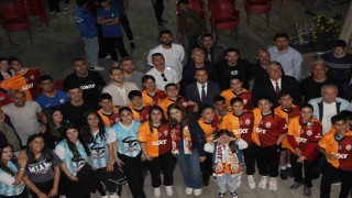 Galatasarayın efsaneleri Cizrede gençlerle buluştu