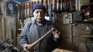 Gaziantepte 70 yaşındaki usta, 60 yıldır geleneksel yöntemlerle zurna üretiyor