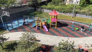 Gaziosmanpaşada parklar yenileniyor, çocukların yüzü gülüyor