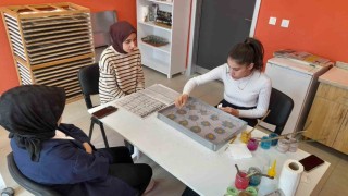 Gençlere Ebru ve El Sanatları Kursu düzenlendi