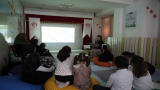 Gümüşhanede Aile Yılı kapsamında veliler ve öğrenciler birlikte kitap okudu