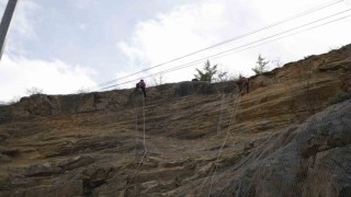 Gümüşhanede heyelanlı bölgede temizleme çalışmaları tamamlandı