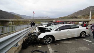Gümüşhanede otomobil tıra çarptı: 2 kişi yaralandı