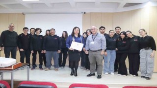 Güzel Sanatlar Lisesi öğrencilerinden minik hastalara moral konseri