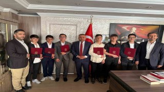 Hafız öğrenciler belge alma sevinci yaşadı
