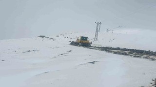 Hakkaride 2 köy ve 1 mezra yolu ulaşıma kapandı