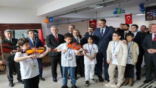Hakkâride bilim ve sanat sergisi ziyarete açıldı