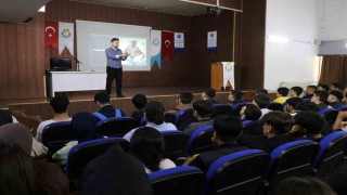Haliliyede sınava hazırlanan gençlere motivasyon semineri