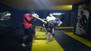 Hamza Eren Göksu, hem wushu hem de muay thaide dünya şampiyonluğu için ter döküyor