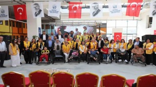 Hatay Büyükşehir Belediyesi 22 vatandaşa tekerlekli sandalye dağıttı