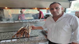 Hem yazar hem garson hem de gazi
