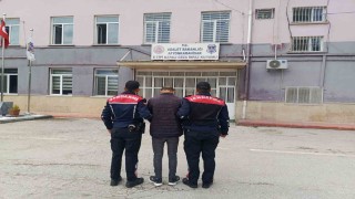 Hırsızlık suçundan aranan şahsı jandarma yakaladı