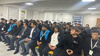 Hüyükteki kampta gençler tarımı öğreniyor