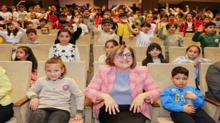 İkinci çocuk tiyatroları şenliğine katılan Şahin, yoğun ilgiyle karşılandı