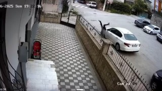 İlginç kaza: Otomobile çarptıktan sonra kaçtı