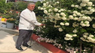 İmam, camiyi çiçek bahçesine çevirdi