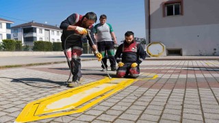 İnegölde okul bahçelerine bahar geldi