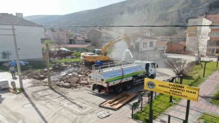 İnönüde tehlike binaların yıkımı devam ediyor