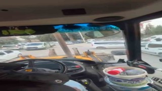İş makinesi ile tehlikeli yolculuk kamerada