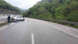 Islak zeminde kontrolü kaybeden sürücü hafif yaralandı