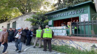 İstanbul Tophanede her gün 250 kişiye sıcak yemek ikramı