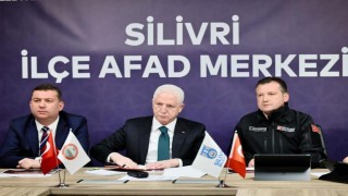 İstanbul Valisi Davut Gül, depremin ardından çalışmaları değerlendirdi