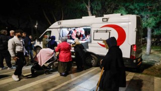 İstanbulda Kızılayın beslenme desteği sabaha kadar sürdü