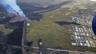 İzlandanın Reykjanes Yarımadasındaki yanardağda patlama